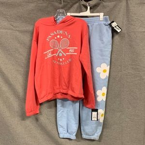 new 2-piece set for girls, orange sweater and light blue pants with large white